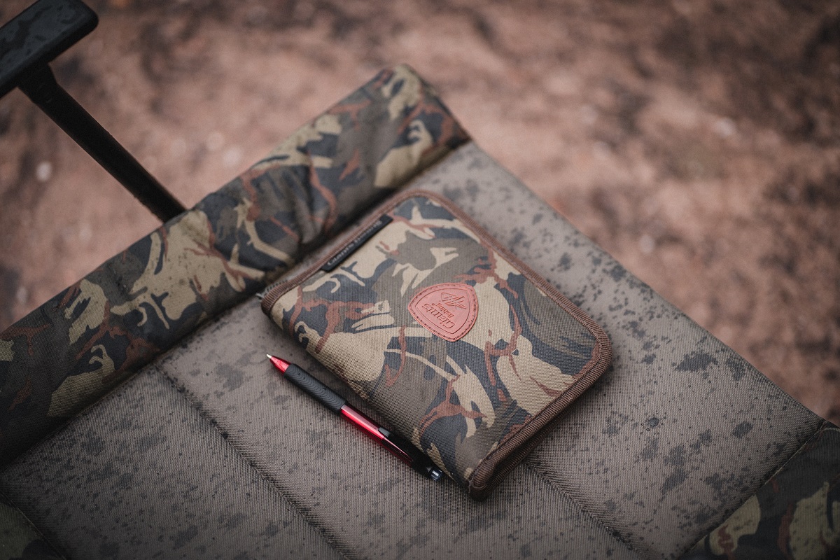 GIANTS FISHING POUZDRO NA RYBÁŘSKÉ DOKLADY LICENSE WALLET