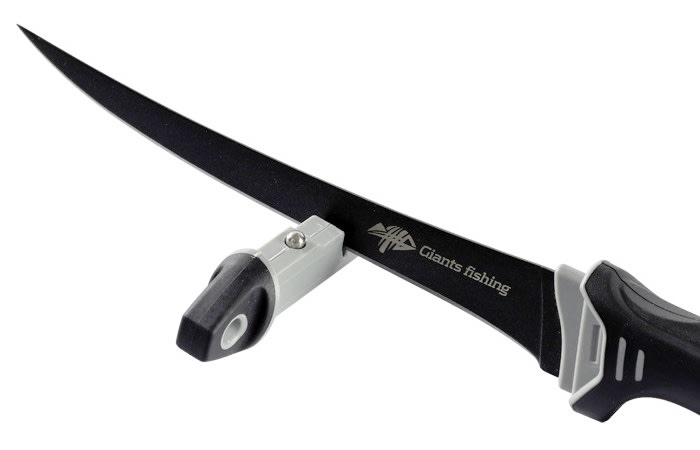 GIANTS FISHING FILETOVACÍ NŮŽ 7 FILLET KNIFE WITH SHARPENER ( EASY CLEAN SHEATH )
