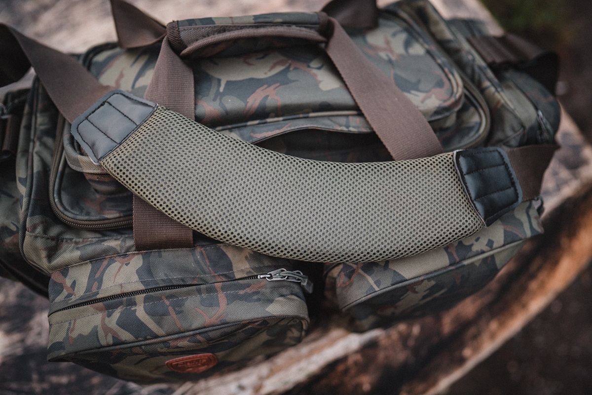 GIANTS FISHING CESTOVNÍ TAŠKA DELUXE LARGE CARRYALL