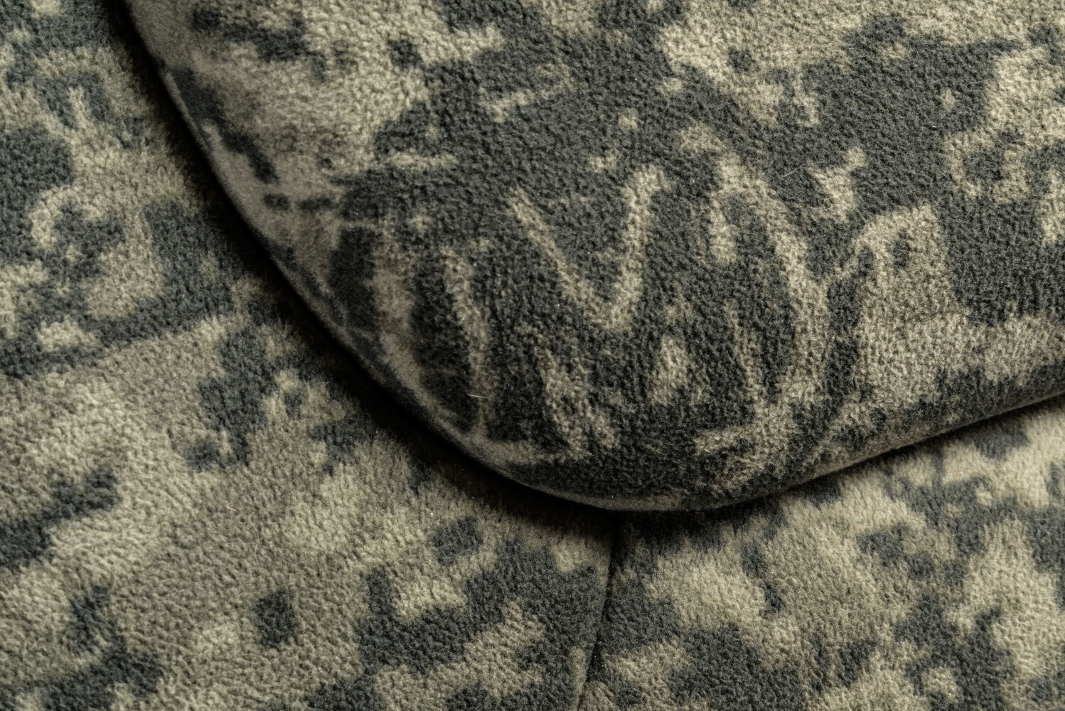 MIVARDI Pohovkové polohovací křeslo CamoCODE